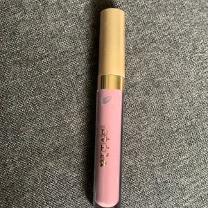 This is Baca from Stila and it’s a 24 hr long wearing liquid lipstick.